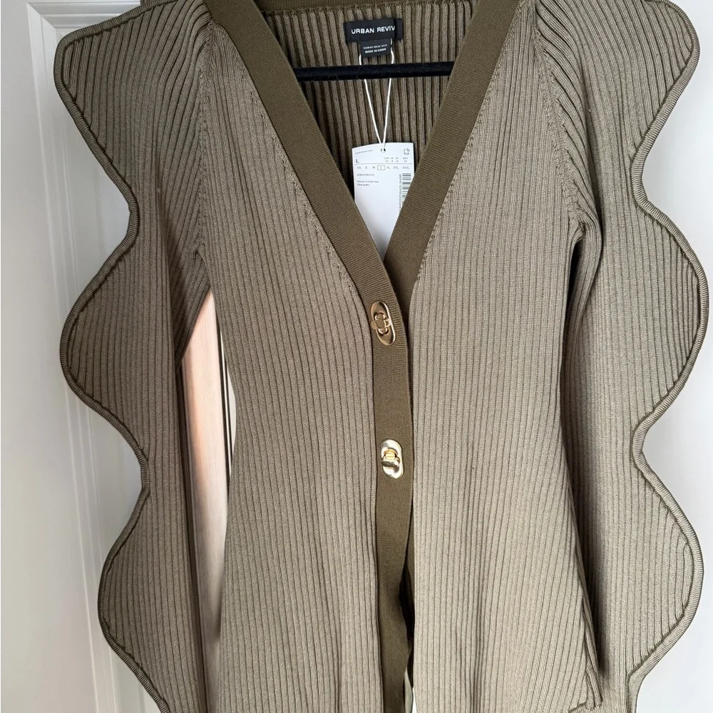 Urban Revivo Wave Sleeve V-Neck Knitted Cardigan - Picture 3 of 5